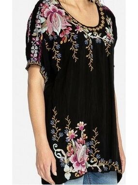 EUC Johnny Was Alyssa Embroidered Tunic in black. Size XL